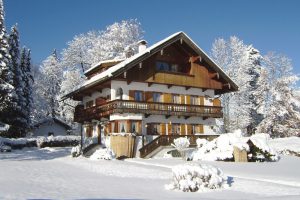 Haus Seeblick in Bad Wiessee im Schnee